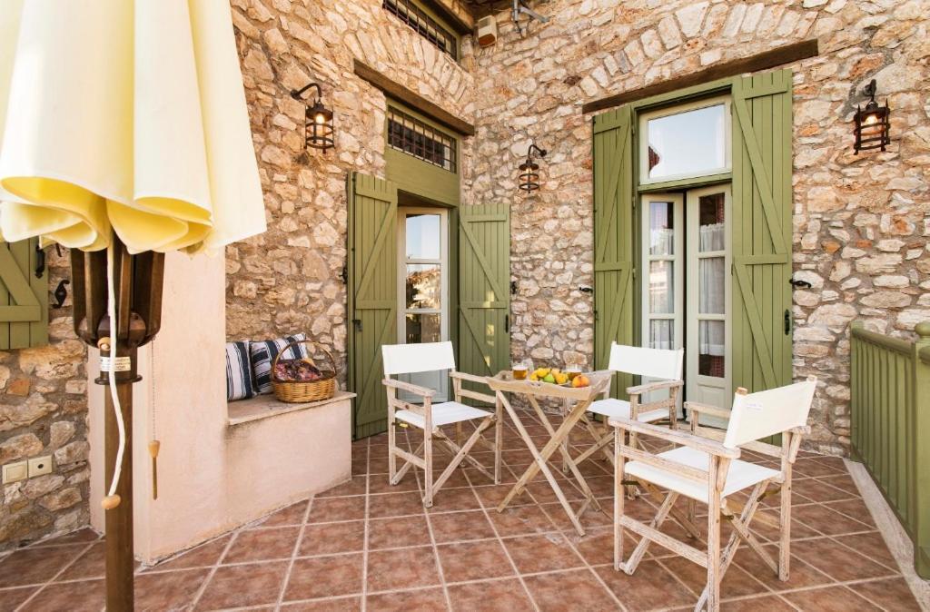 Kyparissia Old Town Lodge With Amazing Sea View Bagian luar foto
