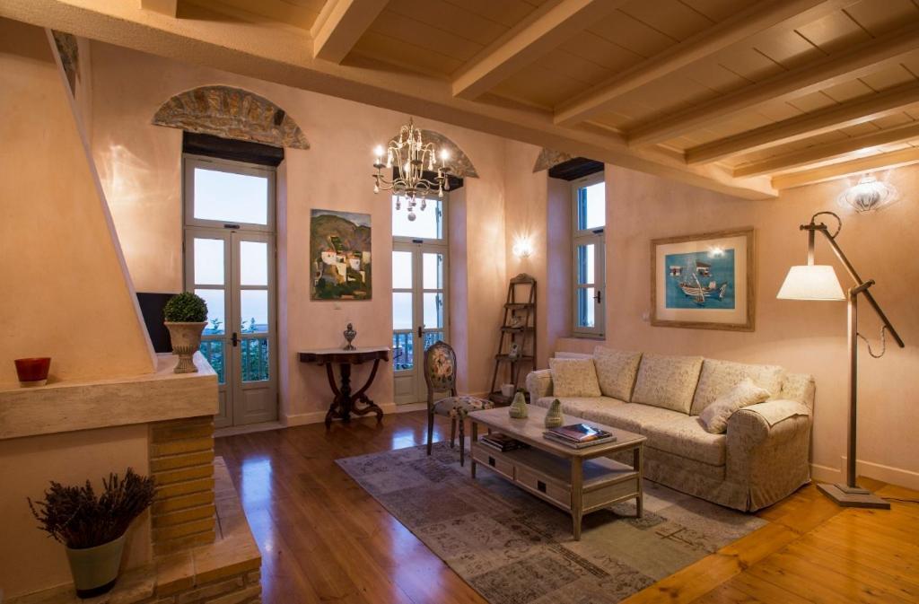 Kyparissia Old Town Lodge With Amazing Sea View Bagian luar foto