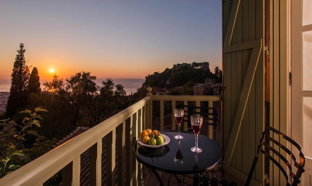 Kyparissia Old Town Lodge With Amazing Sea View Bagian luar foto